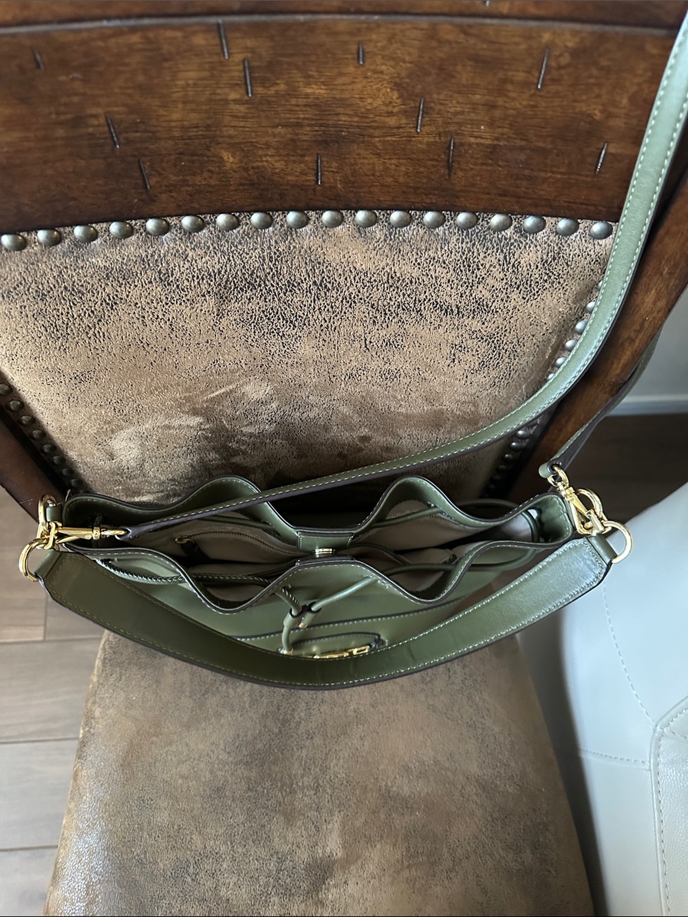 Lauren Ralph Lauren Green Leather Drawstring Bucket Shoulder Bag Gold Hardware - Picture 6 of 15